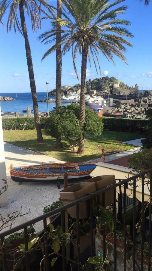 Luxury Apartment On Seafront Aci Castello Exterior foto